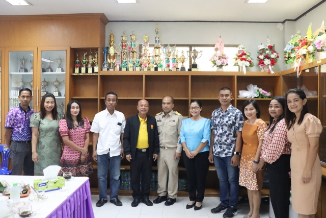 ให้การต้อนรับพนักงานเทศบาล ในโอกาสโอน (ย้าย) มาดำรงตำแหน่ง ผู้อำนวยการกองการศึกษา สังกัดกองการศึกษา เทศบาลตำบลที่วัง