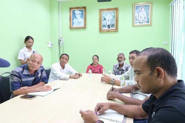 การประชุมหารือแนวทางแก้ไขปัญหาเบื้องต้น กรณีดินสไลด์ลงสู่ผิวจราจร บริเวณถนนทางหลวงชนบทสาย นศ.2034 (ก้างปลา  จุฬาภรณ์) บ้านบนควน หมู่ที่ 10 ตำบลที่วัง