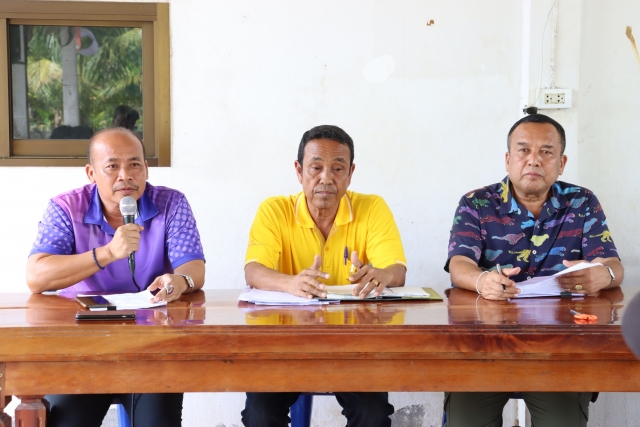 เข้าร่วมประชุมประจำเดือน  หมู่ที่ 8