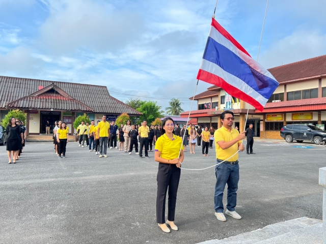 กิจกรรมดี ๆ ทุกเช้าวันจันทร์ การเคารพธงชาติไทย