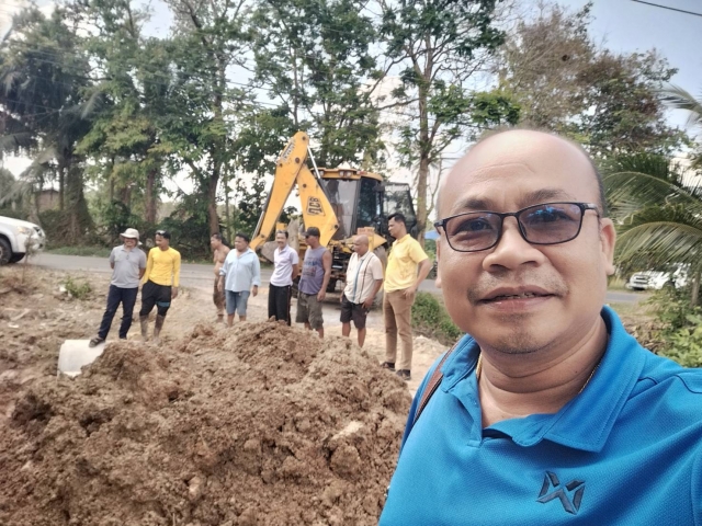 ลงพื้นที่ติดตามการวางท่อระบายน้ำบริเวณชุมชนบ้านชายเขา หมู่ที่ 5 ตำบลที่วัง