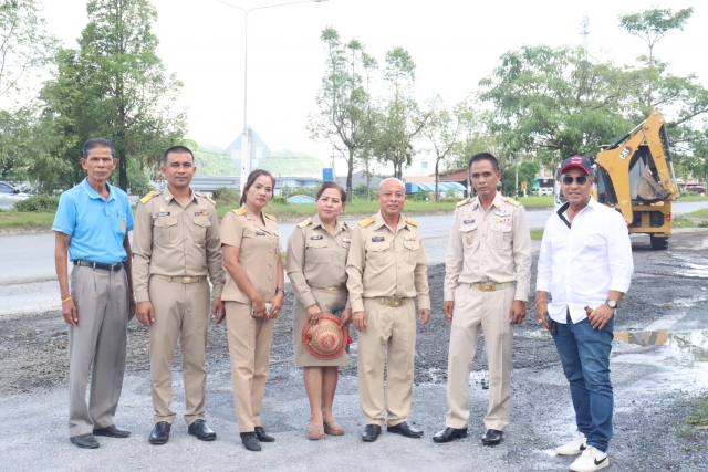ลงพื้นที่แก้ไขปัญหาถนนชำรุด ริมถนนทางหลวงหมายเลข 403 ทุ่งสง - ตรัง (บริเวณหน้าวิทยาลัยเทคโนโลยีภาคใต้ เอส.เทค)
