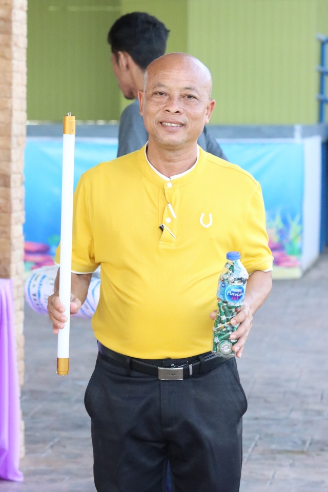 ภาพบรรยากาศการรับขยะที่เป็นของเสียอันตราย 
